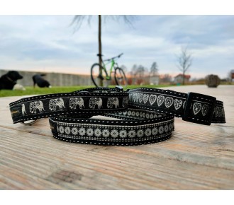 collar with a clamp black and white flowers